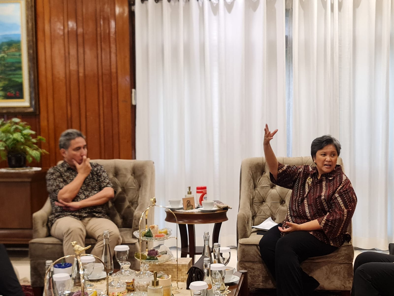 Wakil Ketua MPR RI Lestari Moerdijat dan  Dirjen Kebudayaan, Kemendikbud Ristek Hilmar Farid