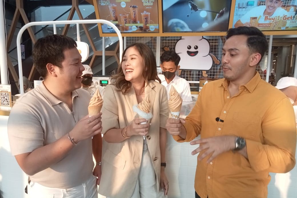 Marvy Jonathan (tengah).