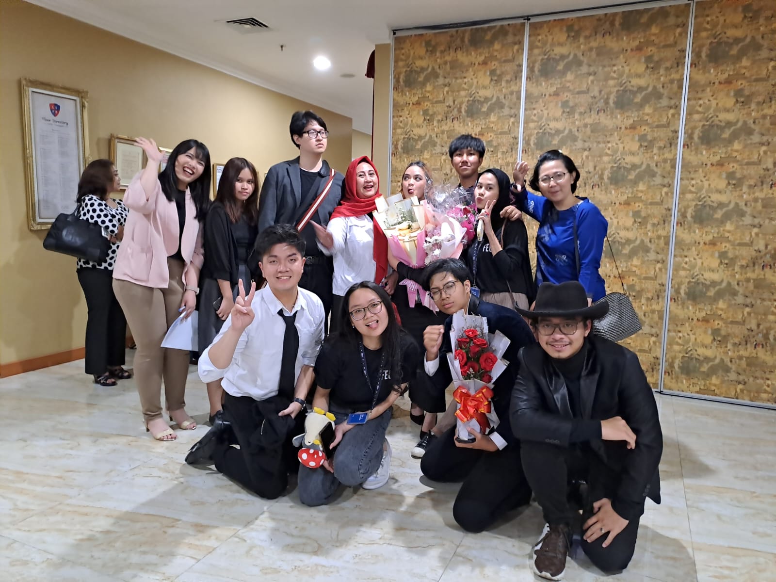 Para pemeran pertunjuan teater, “FEUDO : Let The Revenge Begin” yang digelar LSPR.