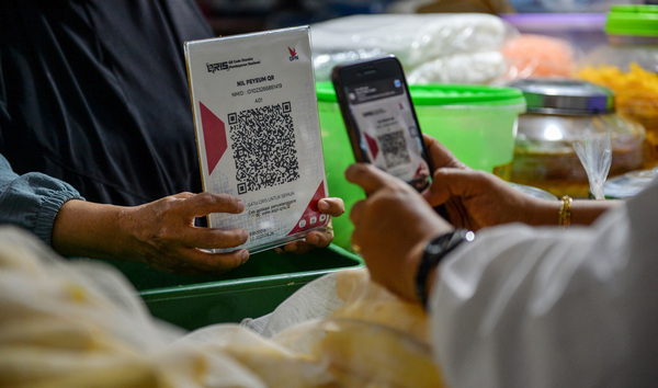 Pembayaran digital dengan menggunakan QRIS semakin banyak digunakan masyarakat berbagai kalangan.