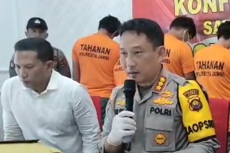 Kapolresta Jambi Kombes Eko Wahyudi (kanan)