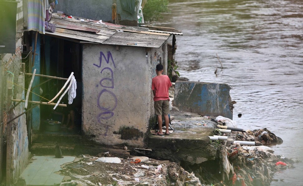 Kawasan permukiman warga miskin di DKI Jakarta di bantaran kali Ciliwung.