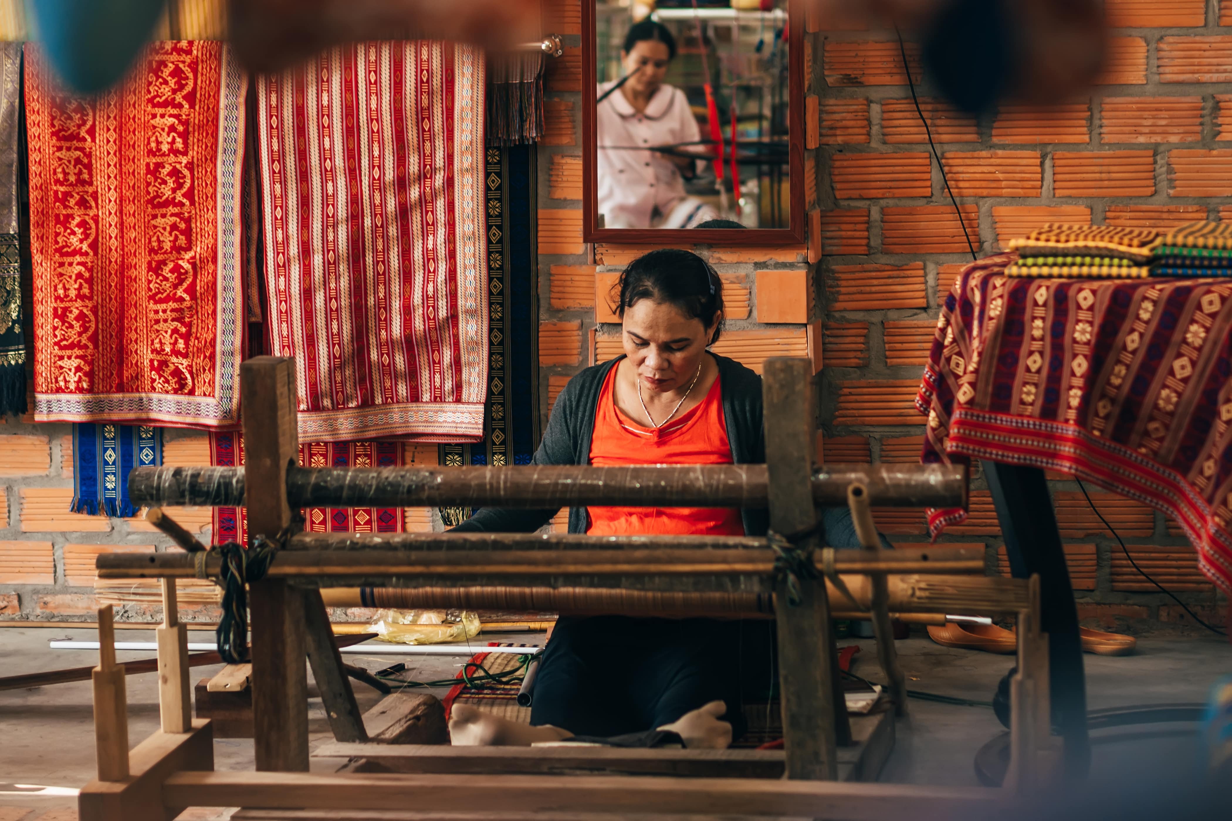 Ilustrasi bisnis berkelanjutan berbasis kearifan lokal