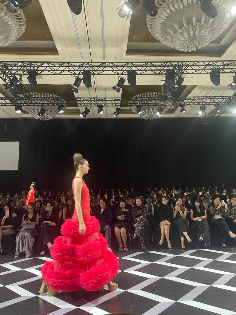 Gaun-Gaun Mozaik Ala Sebastian Gunawan 