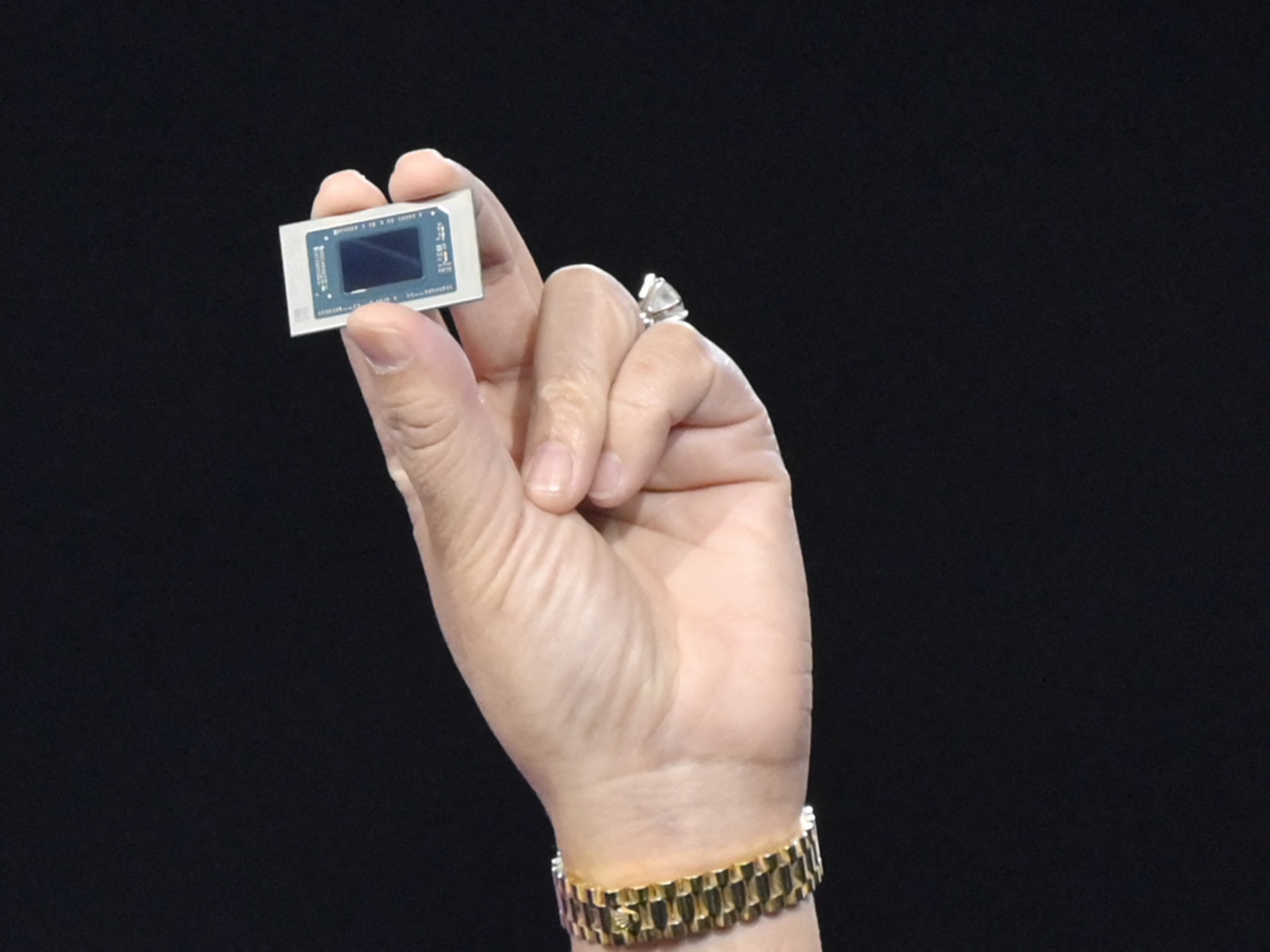 Cip AMD seri Ryzen 7040. 