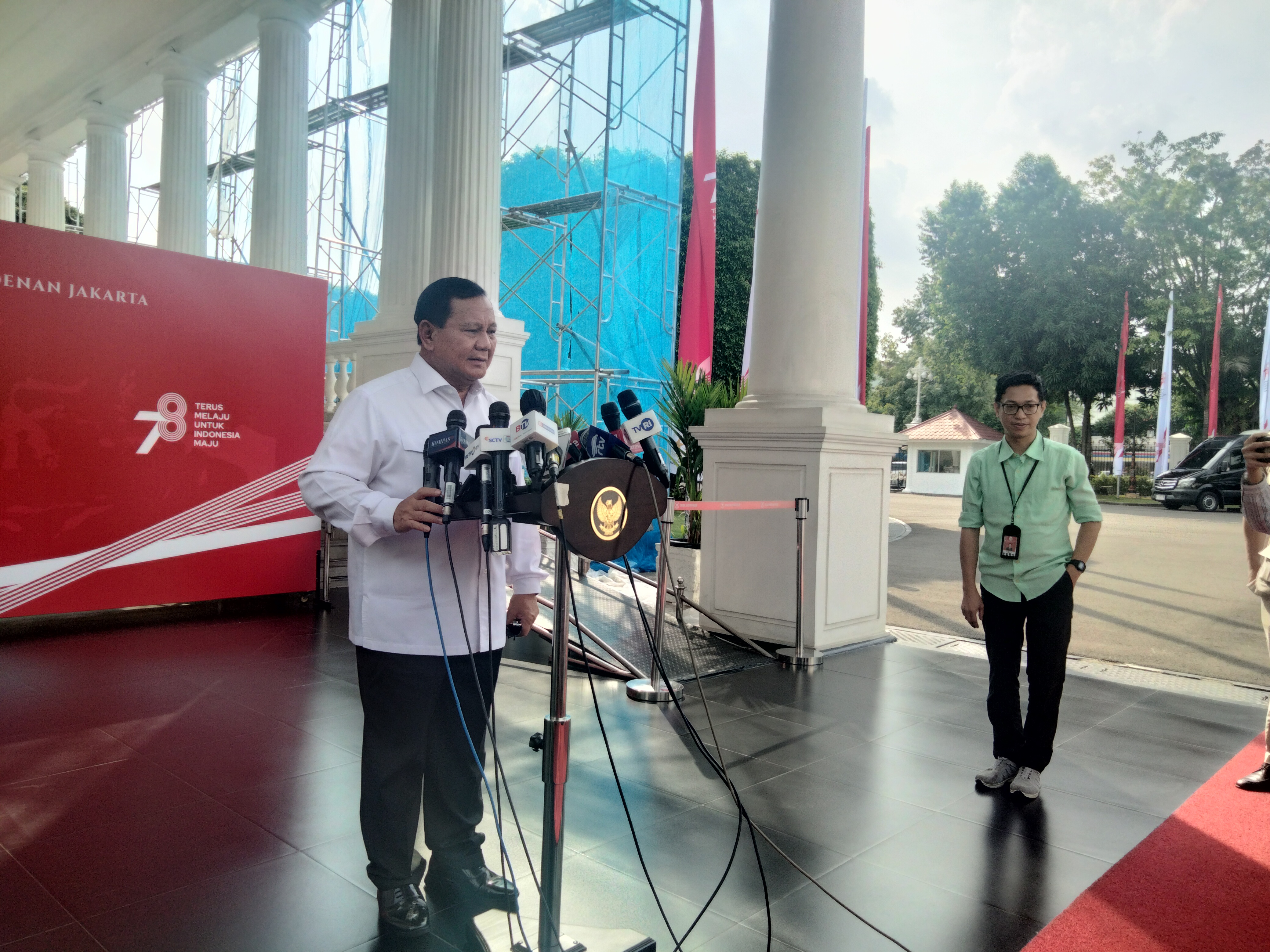 Menhan Prabowo Subianto mengatakan Pesawat CN235 dilirik beberapa negara