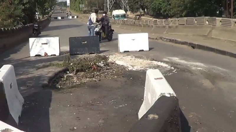 Jembatan di Jalan Akses Marunda rusak