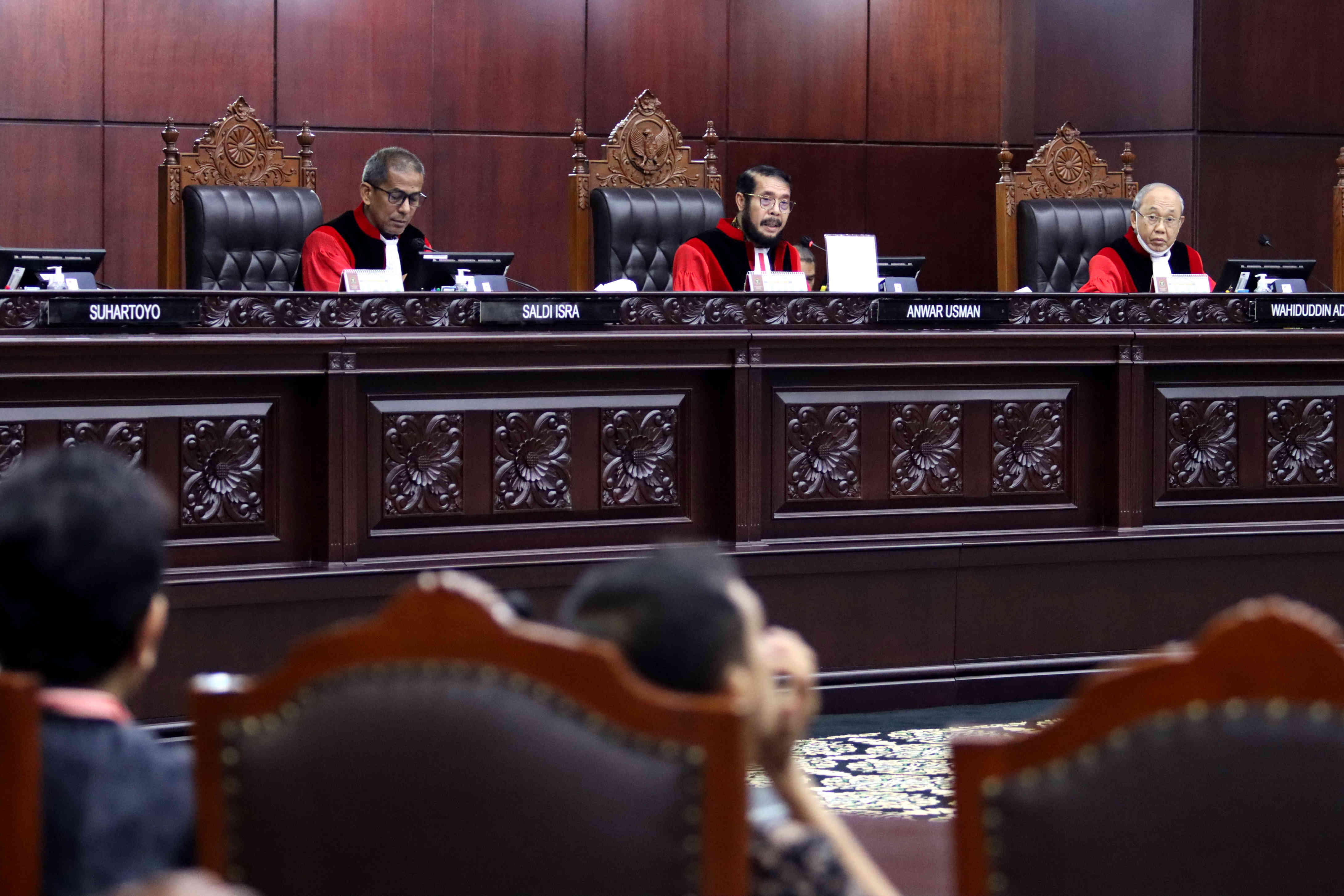 MK menggelar sidang putusan atas lima perkara, Selasa (27/6). Salah satunya membahas tentang pembatasan masa kepemimpinan Ketum Parpol.