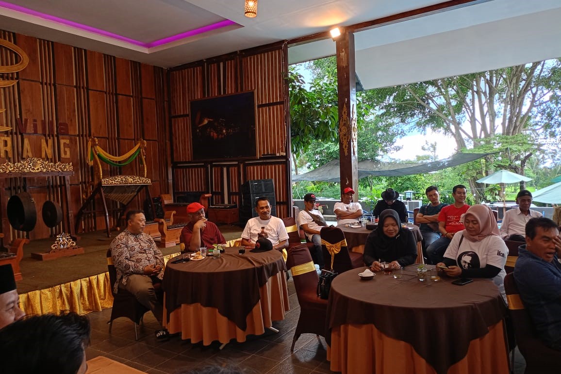 Sebanyak 24 simpul barisan relawan pendukung Ganjar Pranowo di Kabupaten Banyuwangi, Jawa Timur, melakukan konsolidasi akbar.