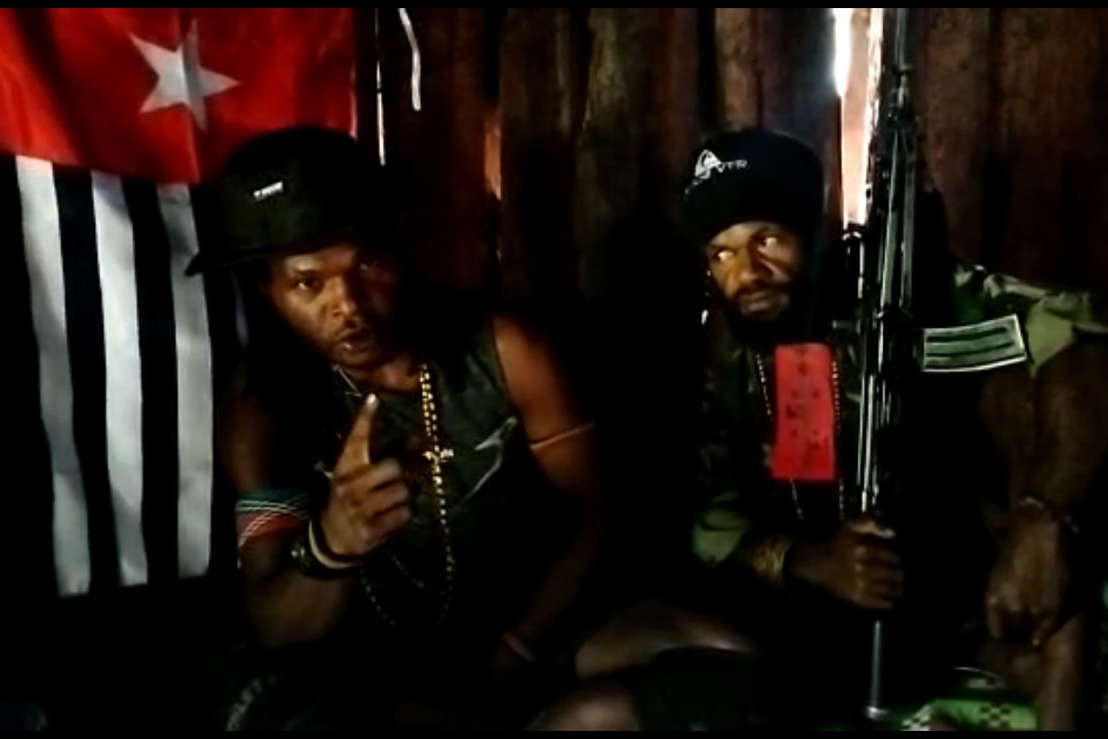 Panglima TPNPB Kodap III Ndugama-Derakma, Brigjen Egianus Kogeya (kiri).