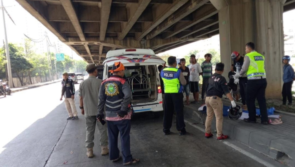 KECELAKAAN yang melibatkan pemotor dan dump truk terjadi di jalan Lodan Raya, Ancol, Jakarta Utara.