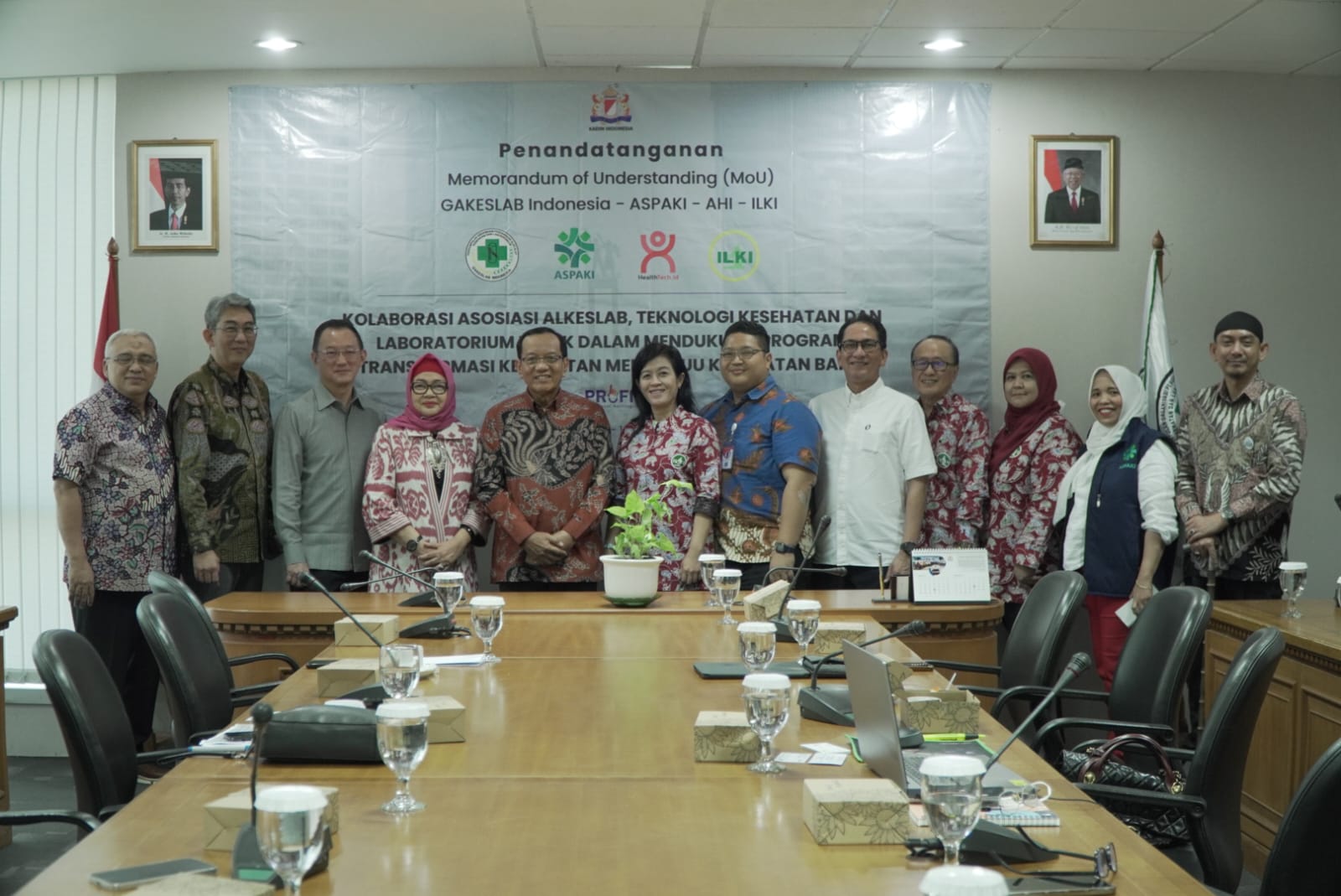 Penandatanganan MoU antara  dan Aspaki, AHI dan ILKI di Gedung Kadin Indonesia, Jakarta, Selasa (18/7).