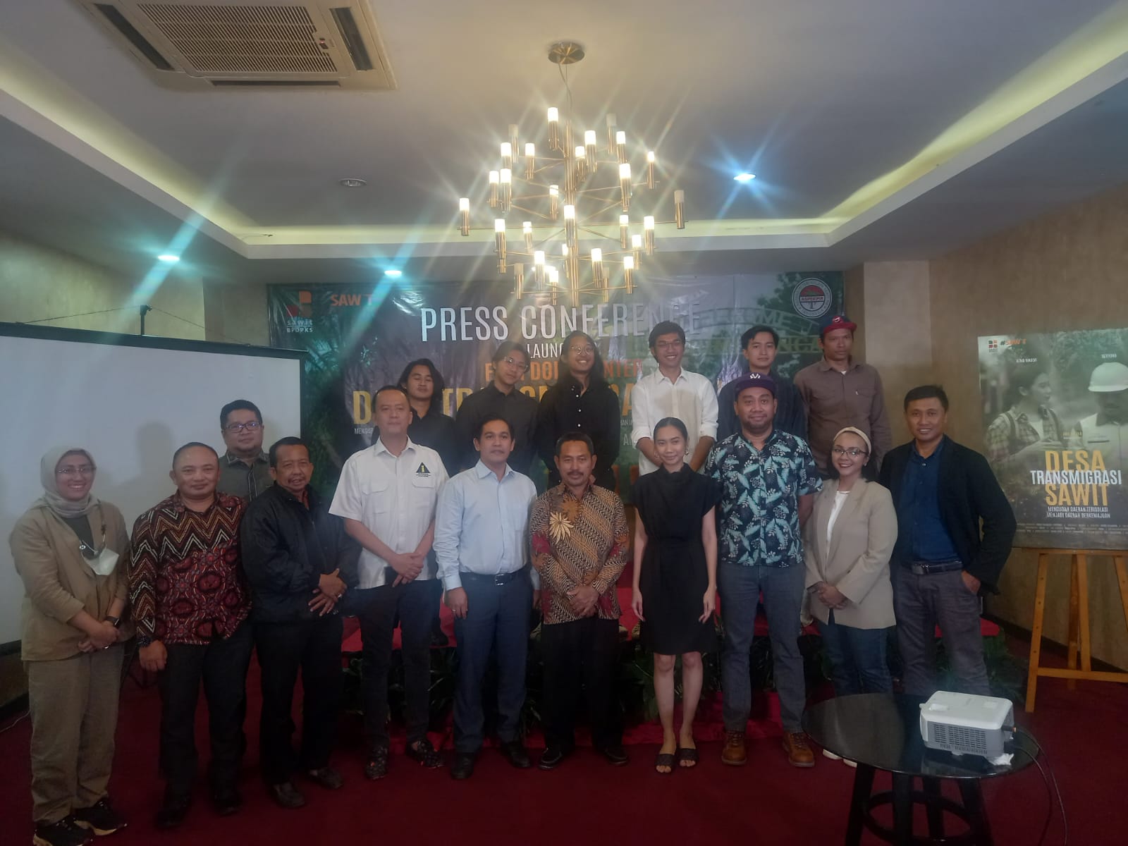 Asosiasi Petani Kelapa Sawit Perusahaan Inti Rakyat didukung BPDPKS membuat film dokumenter mengenai desa transmigrasi sawit di Indonesia.