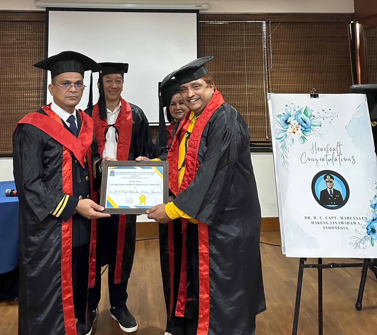 Pakar maritim Indonesia Marcellus Hakeng Jayawibawa mendapat anugerah doktor kehormatan (honoris causa/HC) dari CMR University India.