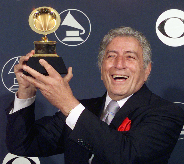 Sepanjang karirnya, Tony Bennett berhasil meraih 19 Grammy dan lebih dari 50 juta kopi rekamannya terjual.