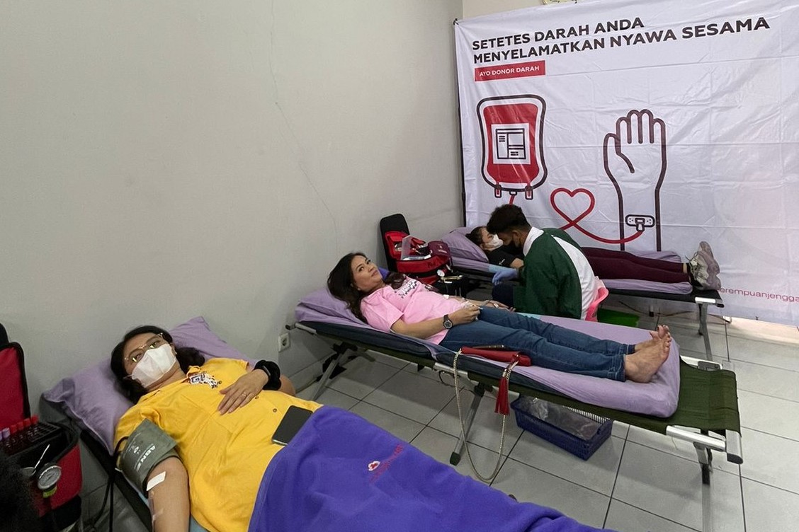 Perempuan Jenggala menggelar kegiatan pemberdayaan perempuan dengan pelatihan, bazar, dan donor darah