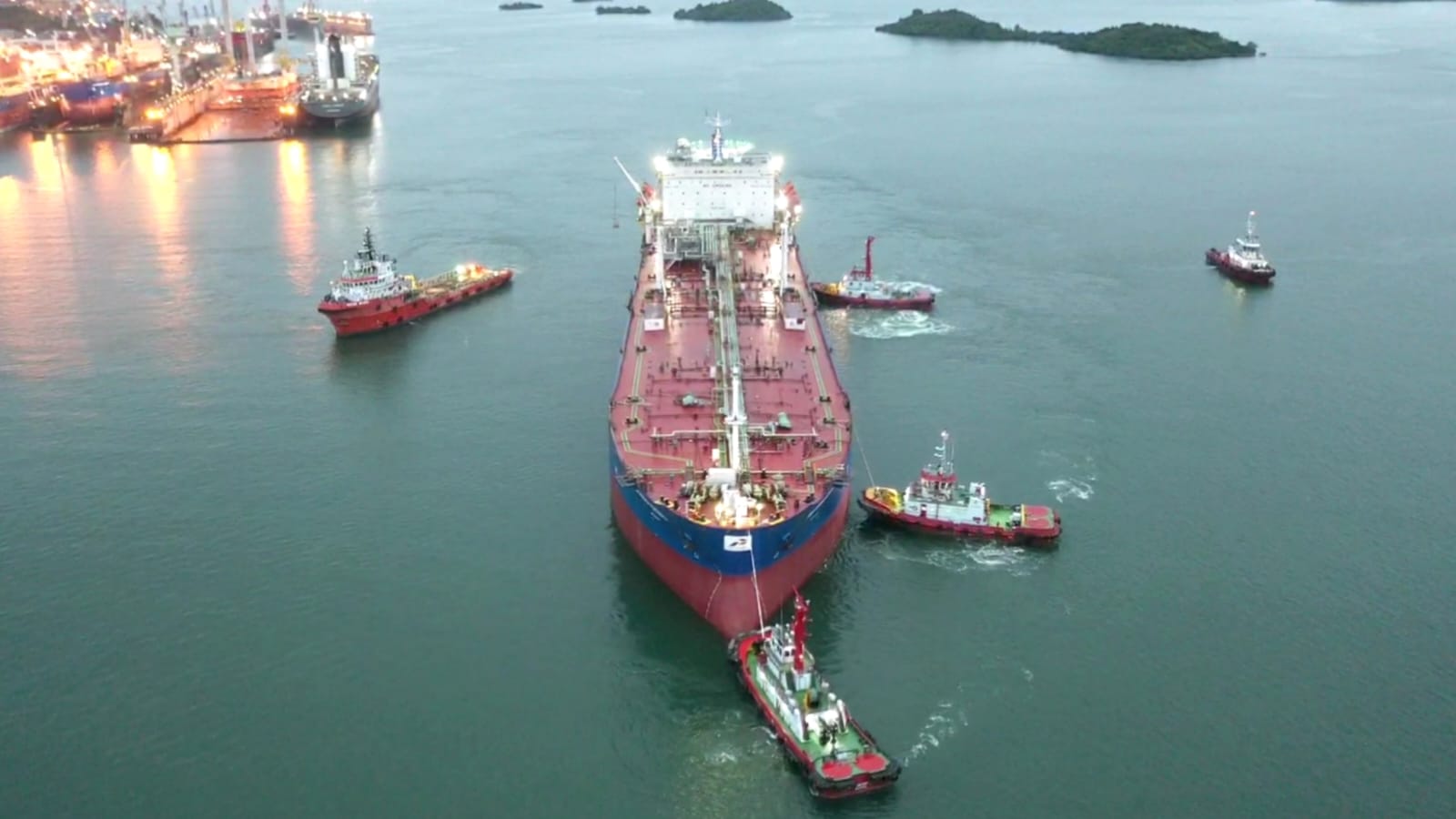 Towing Kapal FSO Pertamina Abherka oleh Pertamina Trans Kontinental
