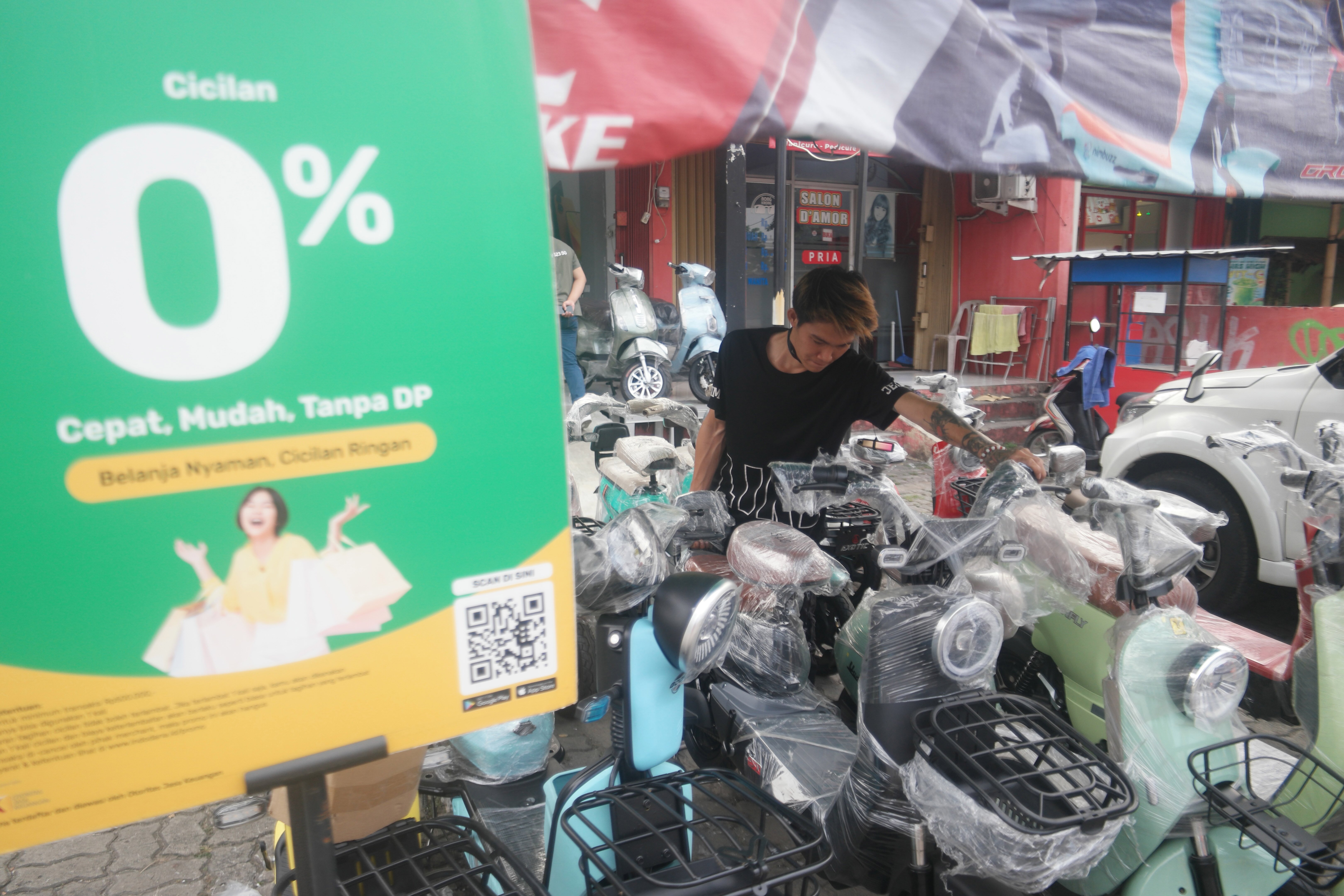 Jeratan Pinjol Hantui Masyarakat