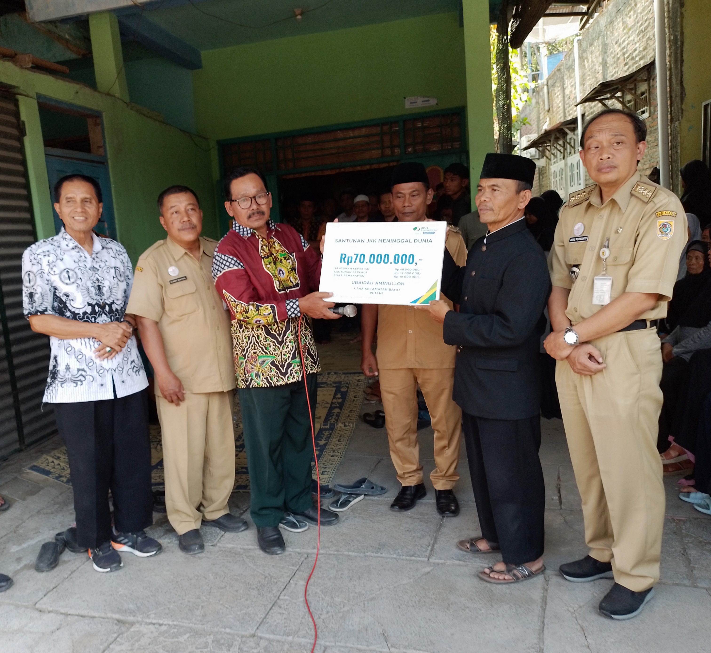 BPJS Ketenagakerjaan Klaten, Jawa Tengah, menyerahkan dana santunan untuk petani yang meninggal dunia karena kecelakaan kerja