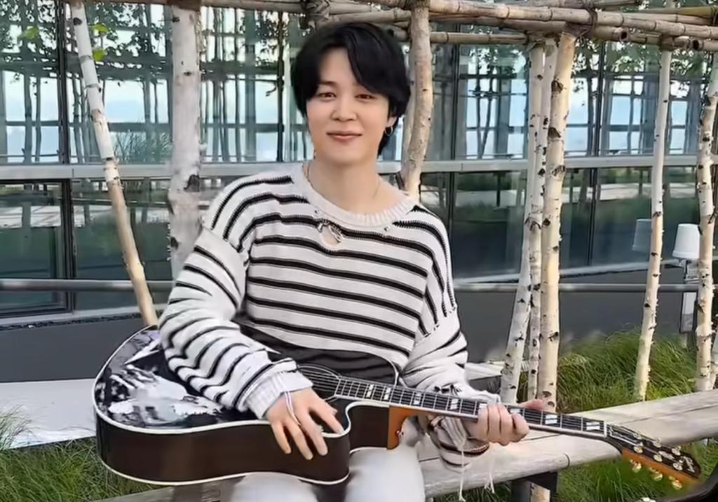 Jimin BTS dapat hadiah gitar dari Ryan Gosling