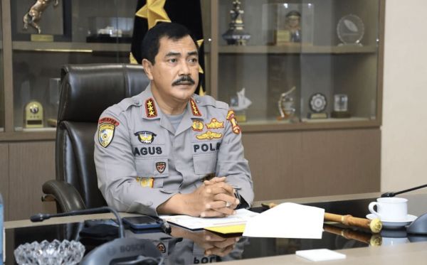 Komjen Agus Andrianto resmi dilantik menjadi Wakapolri menggantikan Komjen Gatot Eddy Pramono.  