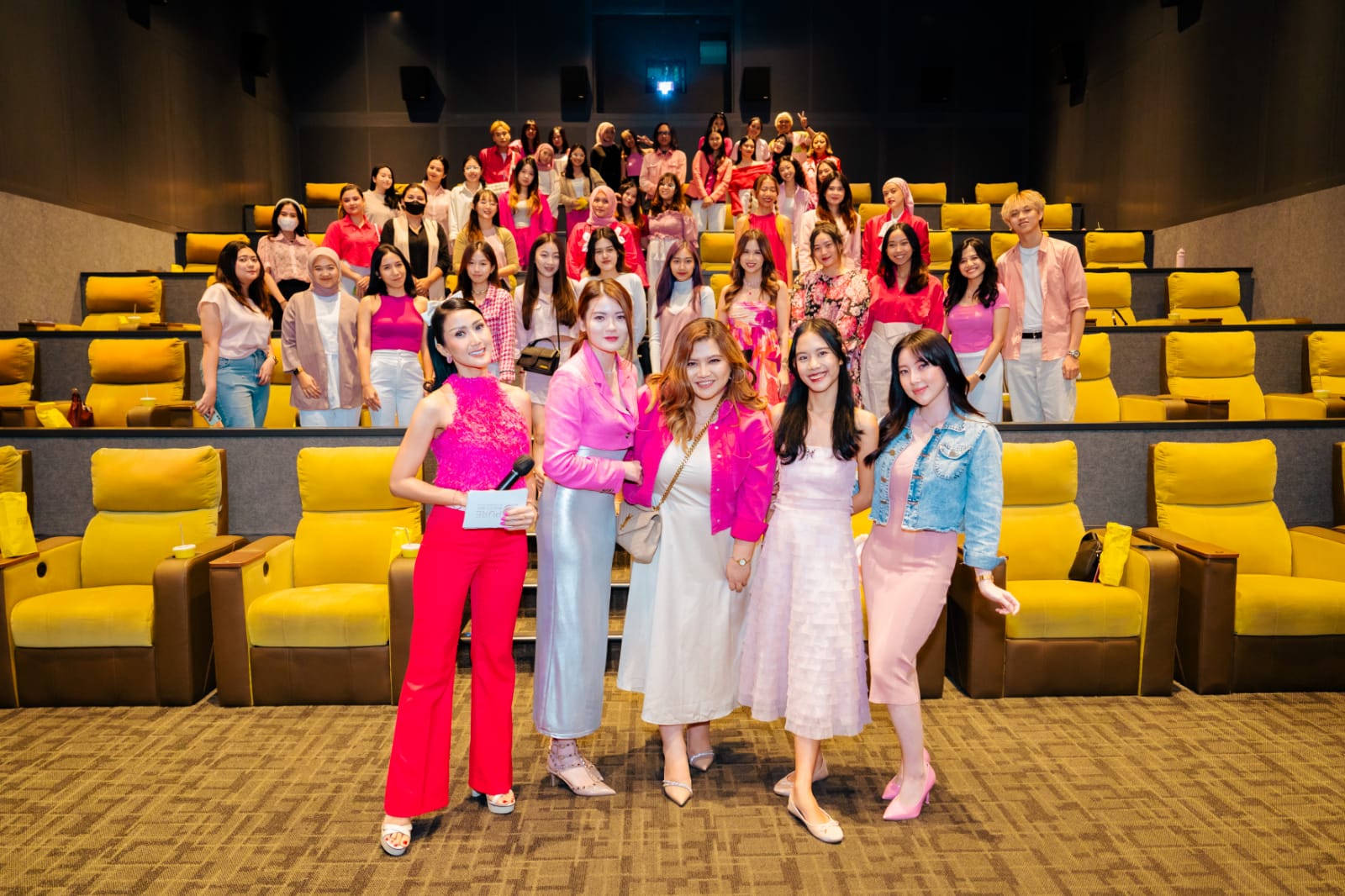 Acara soft opening Pure Beauty Bar sembari menonton 'Barbie The Movie' di Jakarta, Rabu (19/7).