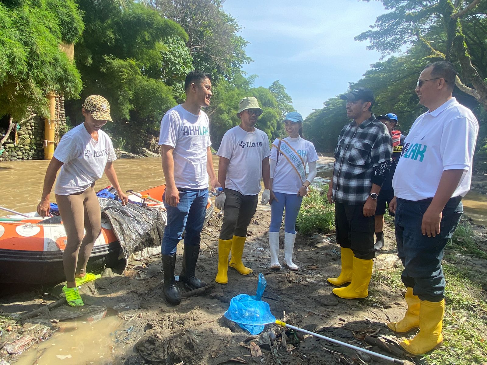 BUMN Environmental Movement, aksi membersihkan sampah di sekitar Sungai Deli Medan 