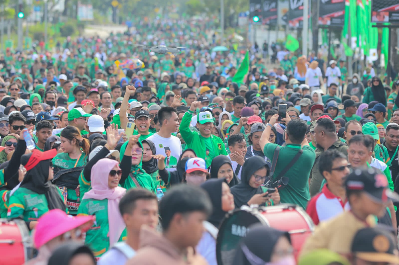 Plt Ketum PPP Muhamad Mardiono mengikuti jalan sehat yang digelar oleh DPW PPP Sulawesi Tenggara (Sultra)