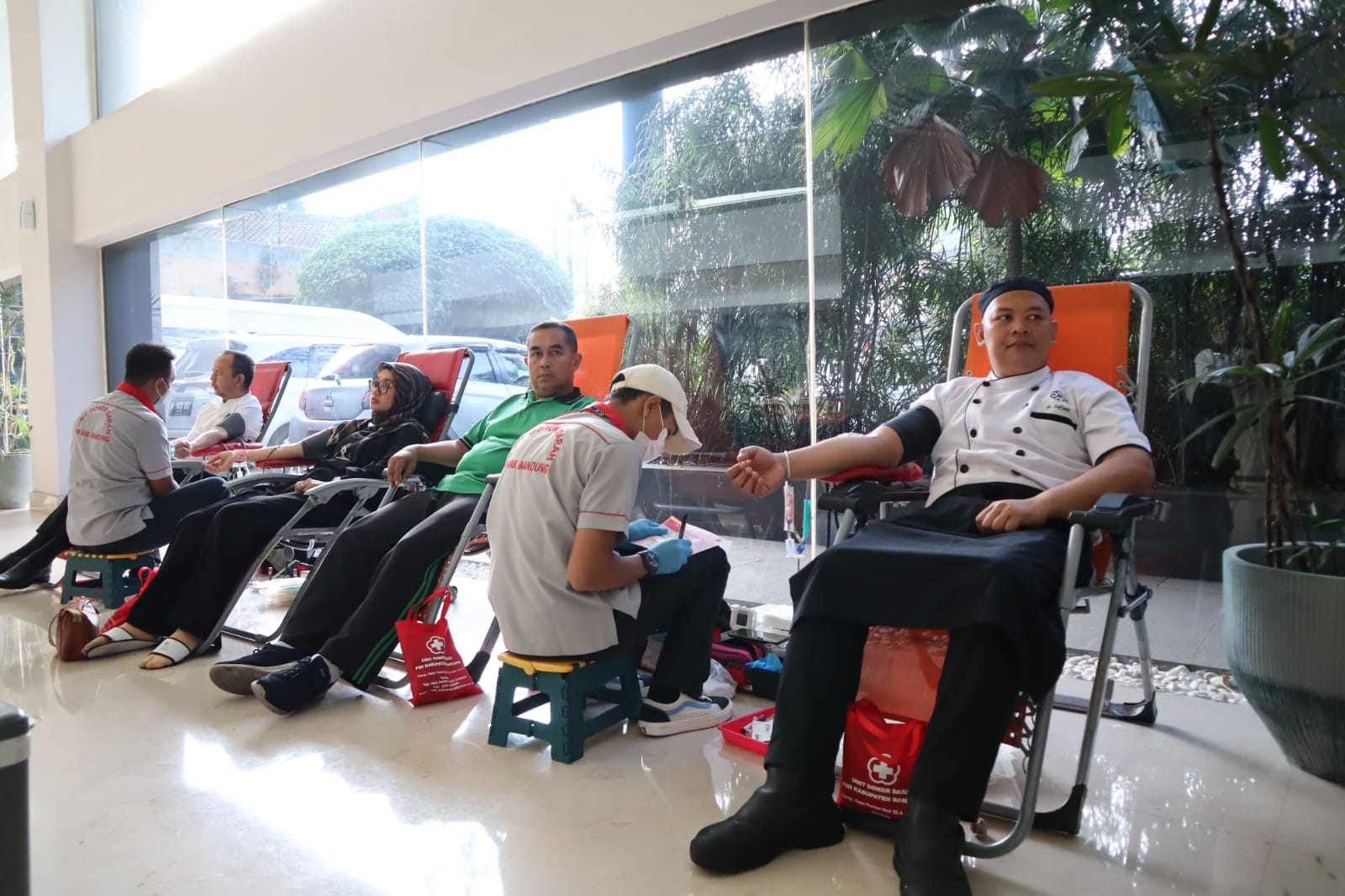 Aksi donor darah di Hotel Grand Tjokro Bandung