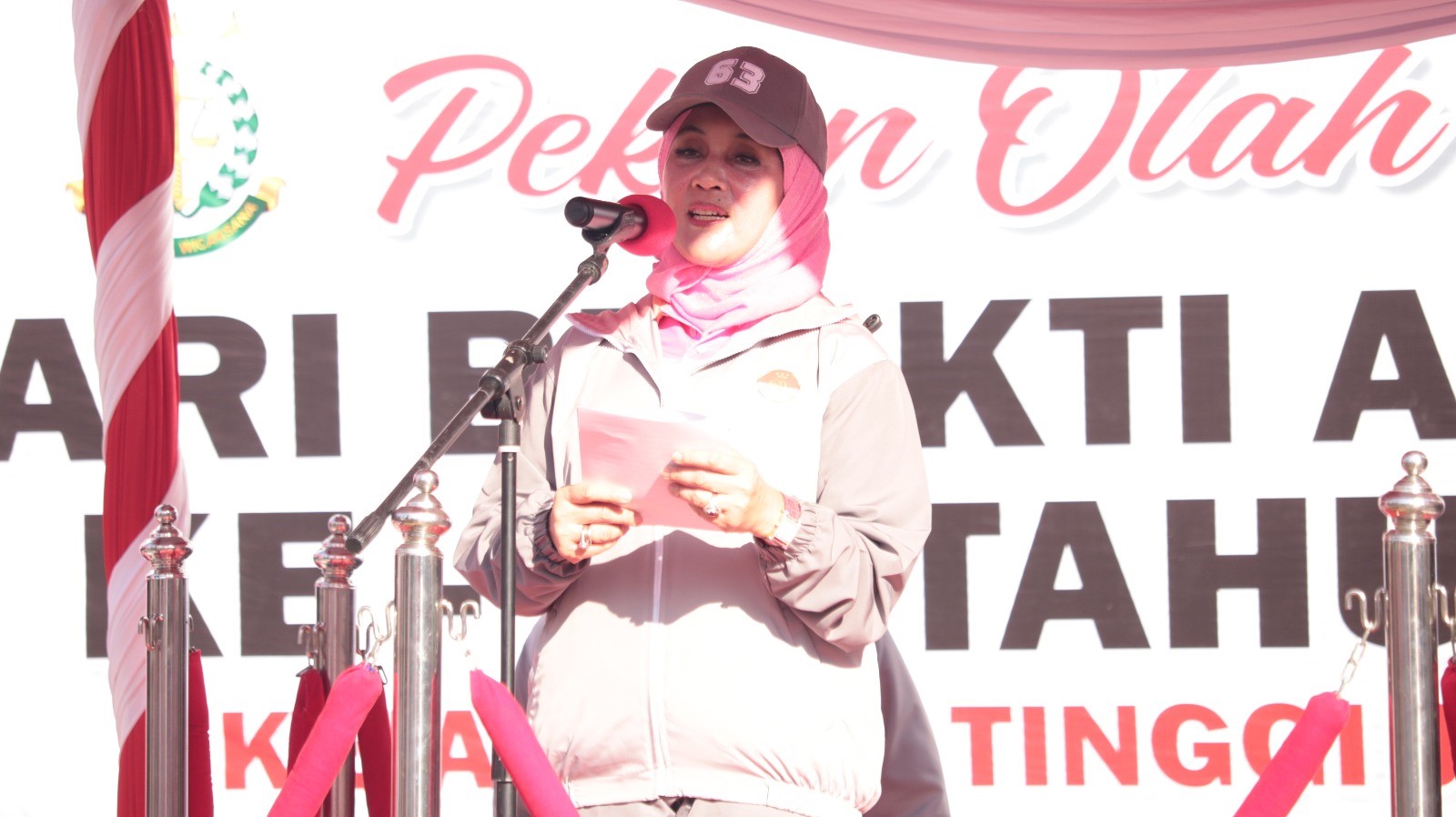 Kajati Jatim Dr Mia Amiati SH MH saat pembukaan POR Korps Adhyaksa, di Surabaya, Jatim, Senin (17/7).