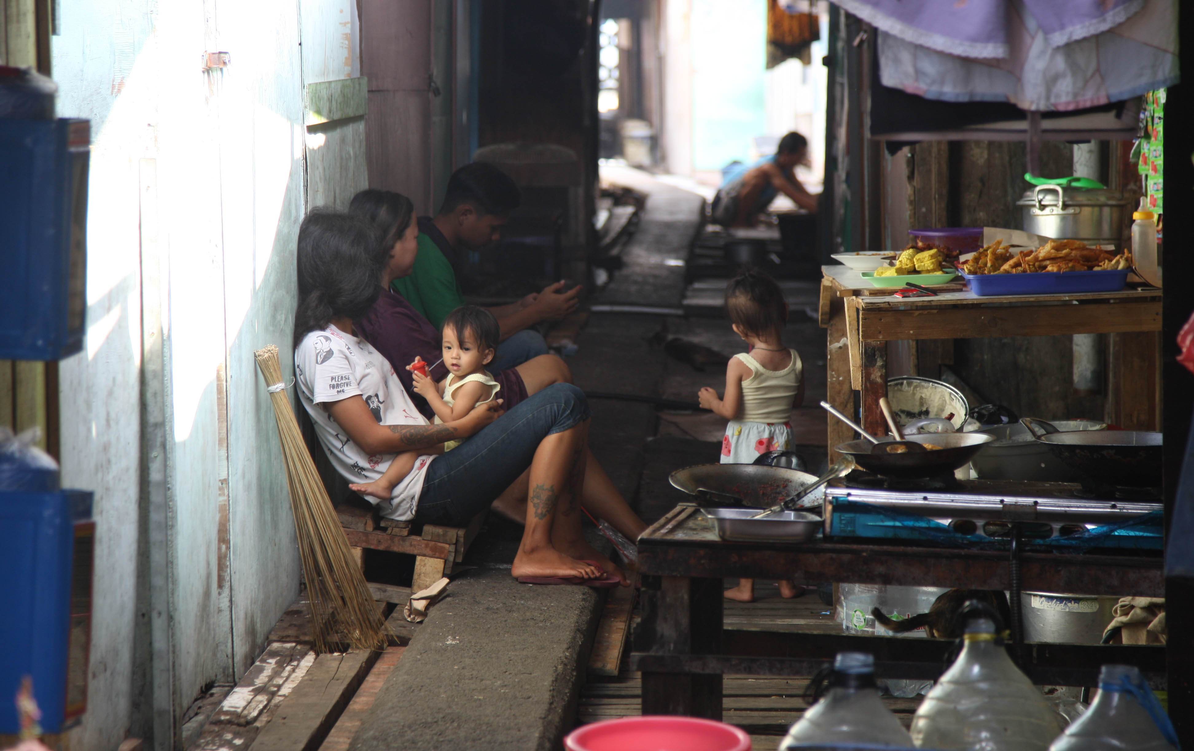 Tingkat kemiskinan di Jakarta turun. 