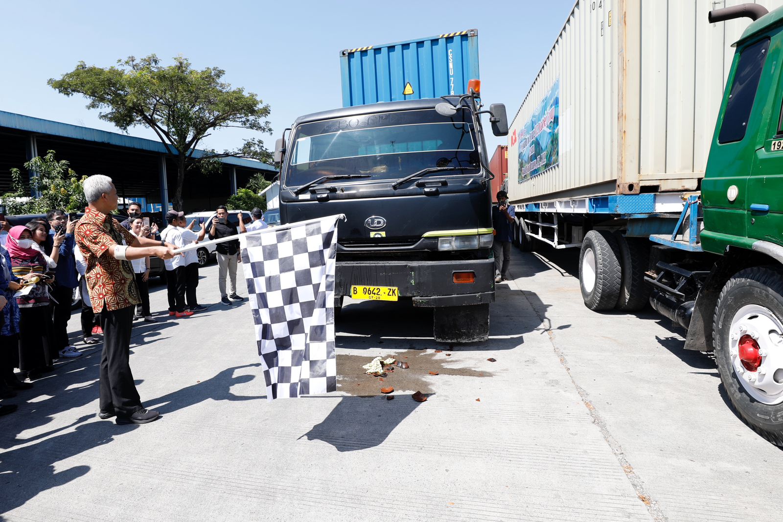 Ganjar Pranowo Lepas Ekspor Benang Jawa Tengah ke India dan Brazil