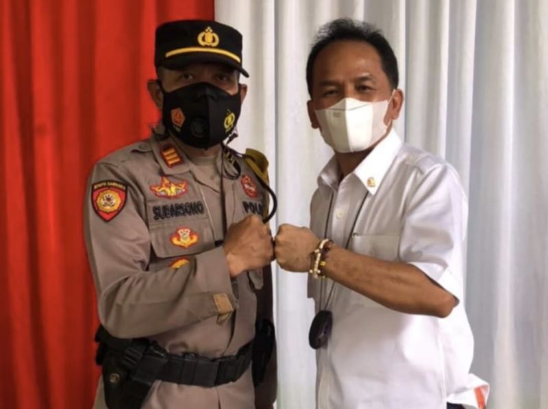 Anggota Komisi III DPR RI Agustiar Sabran bersama anggota Polri