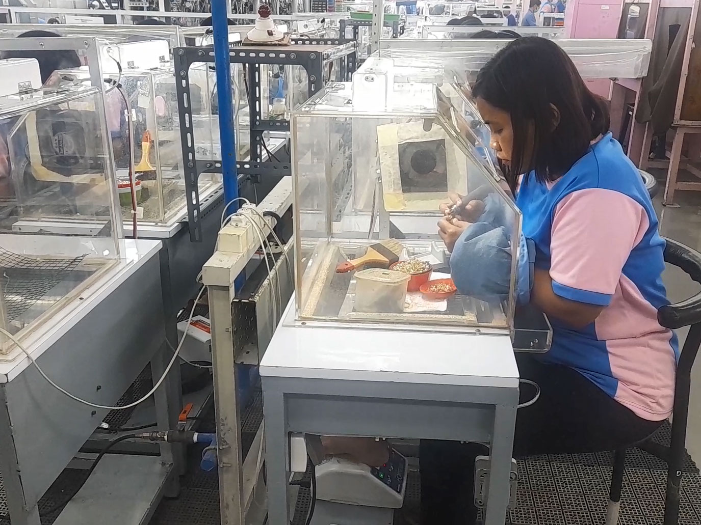 Proses produksi perhiasan UBS Gold