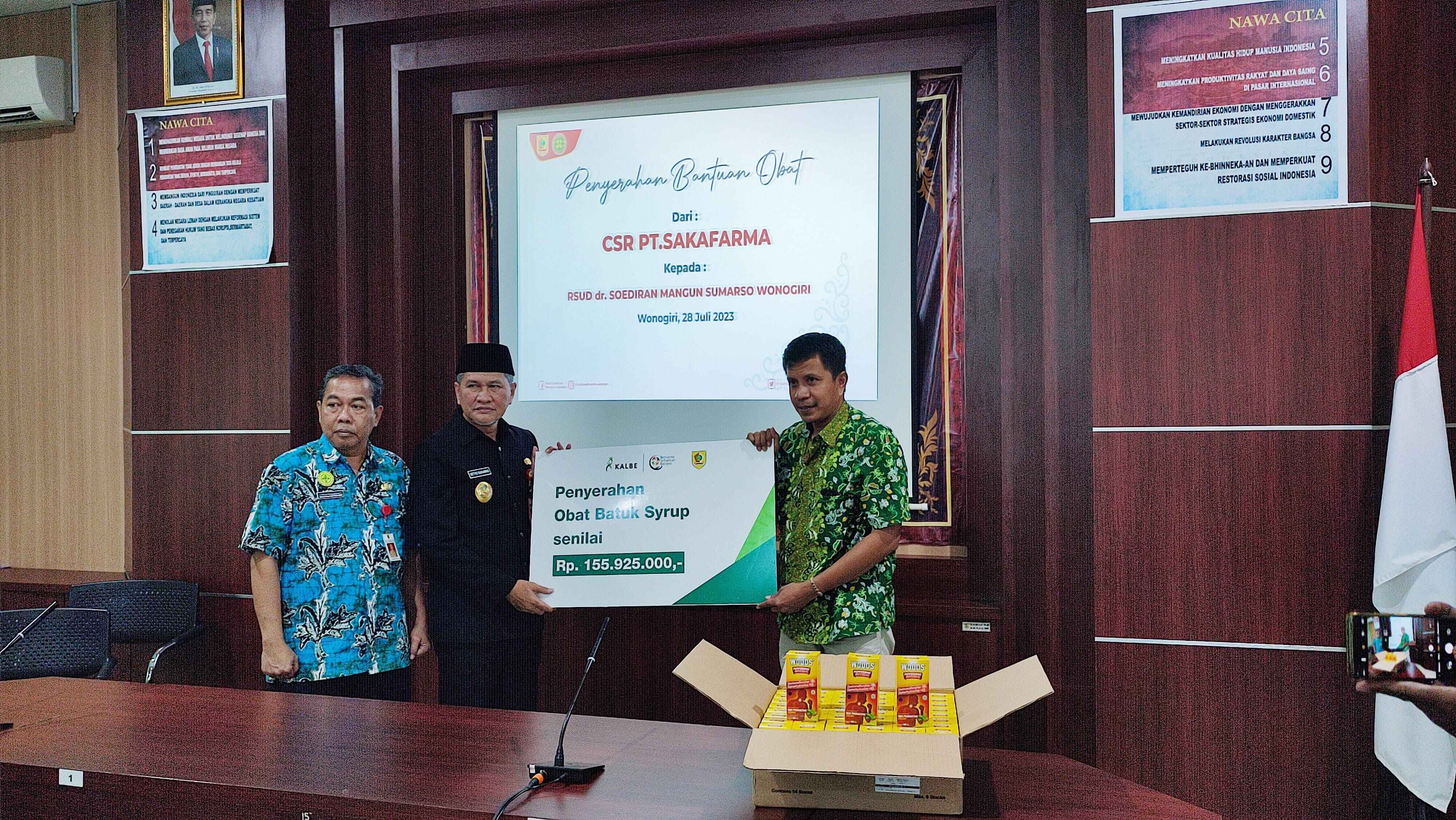 Penyerahan obat batuk Wood's dari Kalbe ke Pemkab Wonogiri