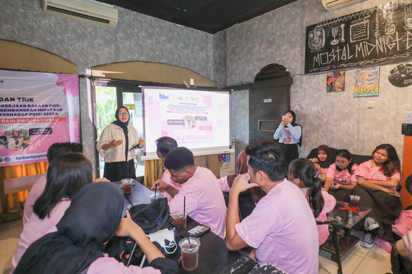 pelatihan pembuatan puisi di Jakarta Pusat