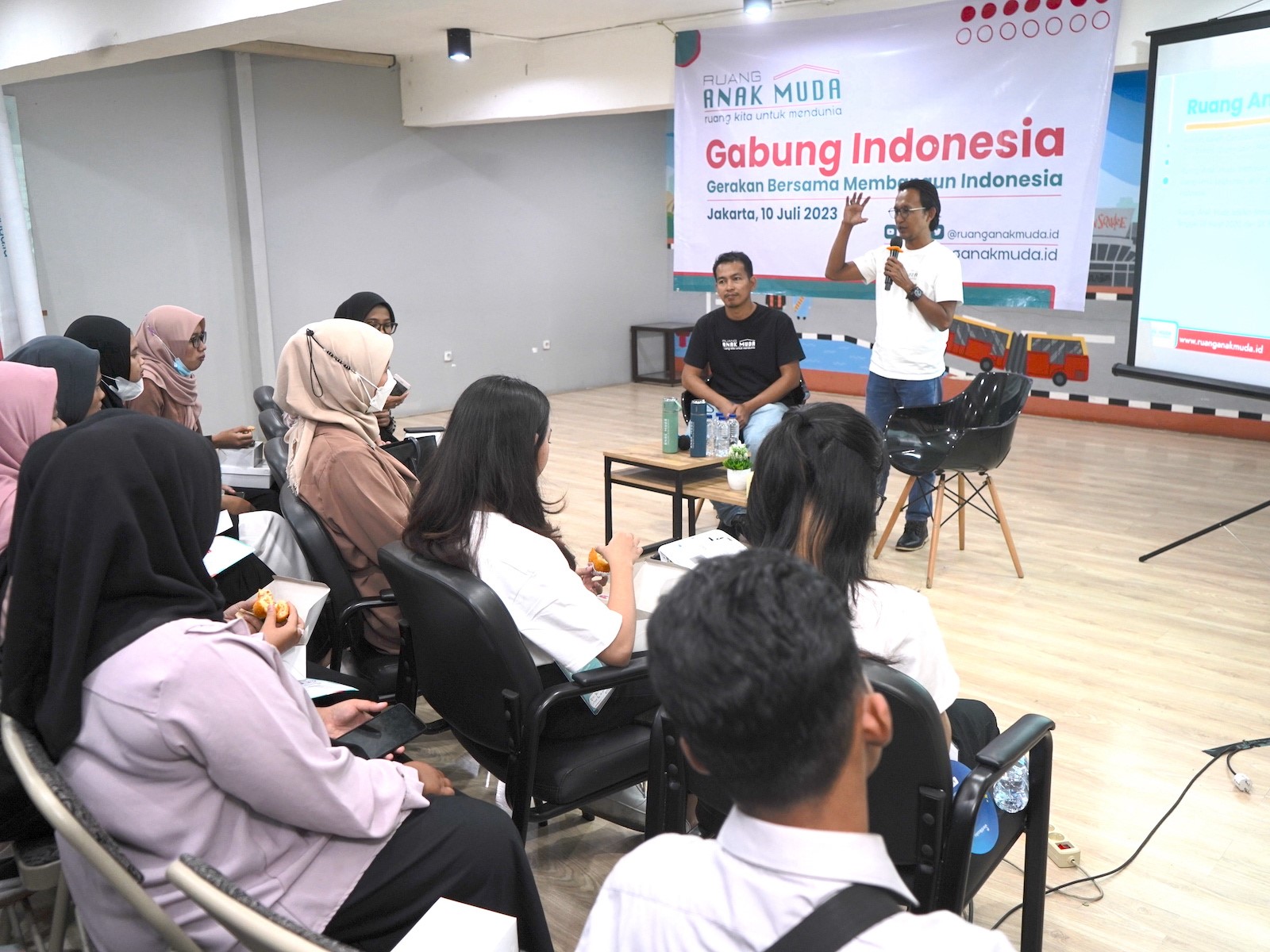 Ruang Anak Muda meluncurkan Gerakan Bersama Membangun Indonesia (Gabung Indonesia).