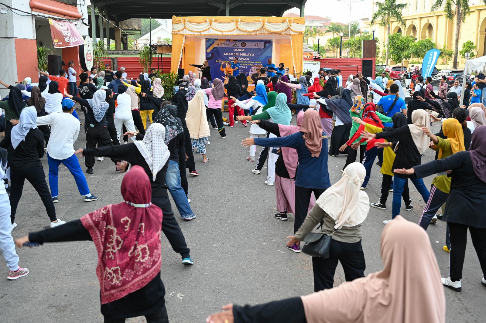 Sandiaga Uno Adakan Bazar Sembako Murah untuk Masyarakat Batam