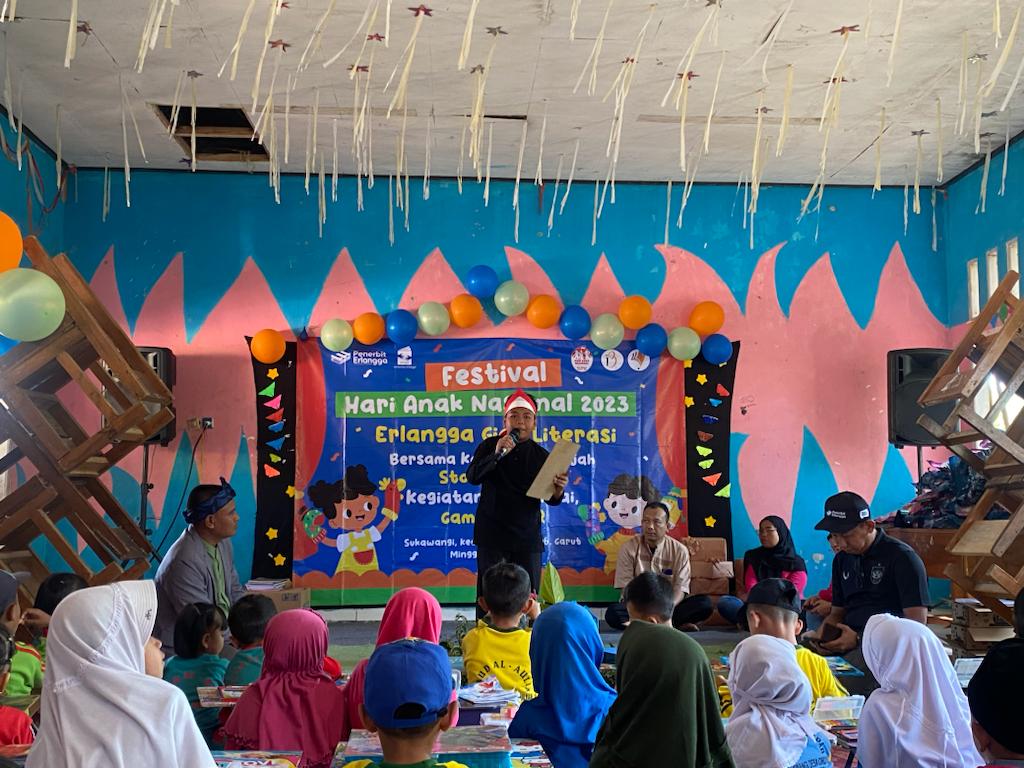 Penerbit Erlangga menggelar Festival Hari Anak Nasional 2023 di Kabupaten Garut, Jawa Barat.