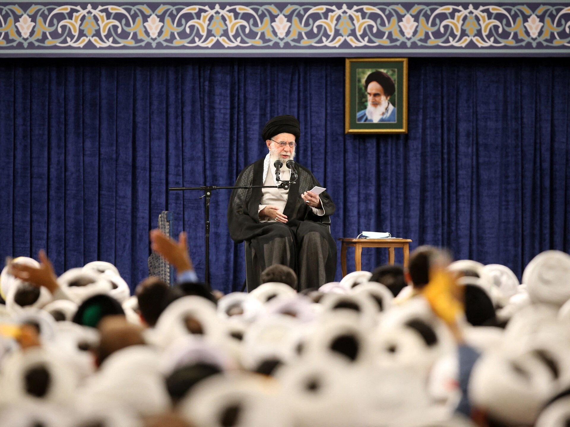 Khamenei: Barat Bahayakan Nyawa Rakyat Ukraina demi Industri Senjata