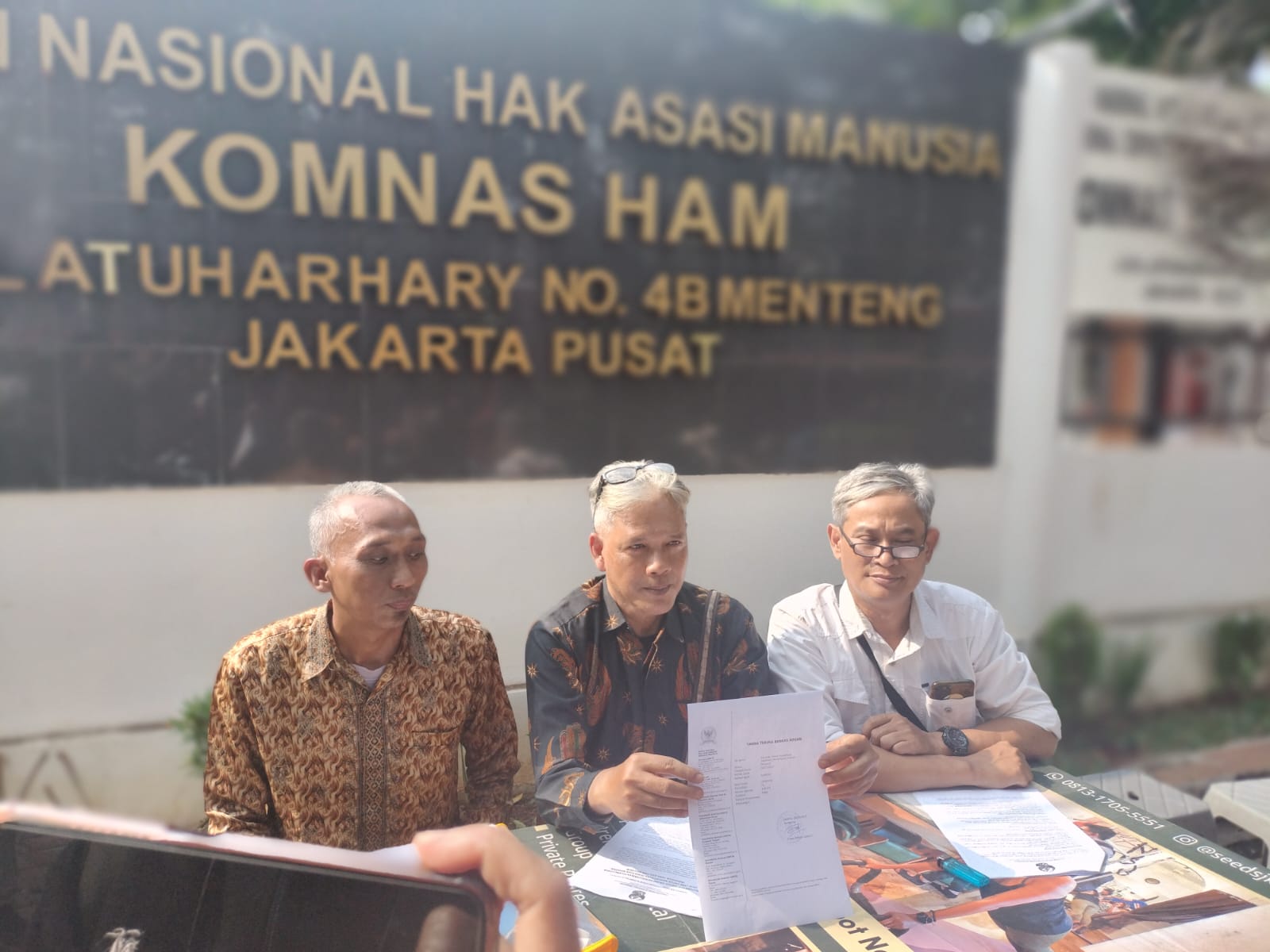Pengurus Yayasan Gerak Nusantara Sejahtera mendatangi Kantor Komnas HAM di Jakarta.