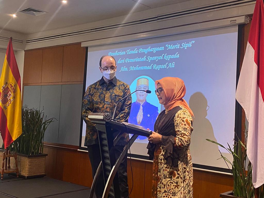 Acara penyerahan penghargaan kepada almarhum Muhammad Rapsel Ali di Gran Melia, Jakarta Selatan, Selasa (4/7).