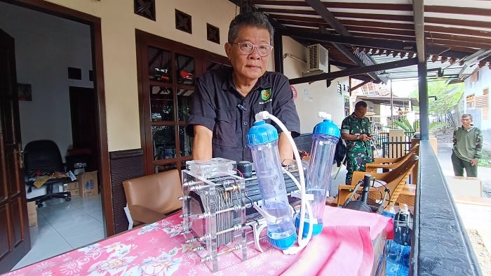 Aryanto Wisel dengan NIkuba hasil penelitiannya