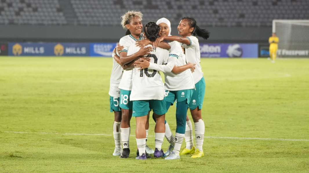 Selebrasi timnas Putri Indonesia saat mengalahkan Kamboja 5-0 di Piala AFF U-19 di Stadion Gelora Sriwijaya Jakabaring, Palembang