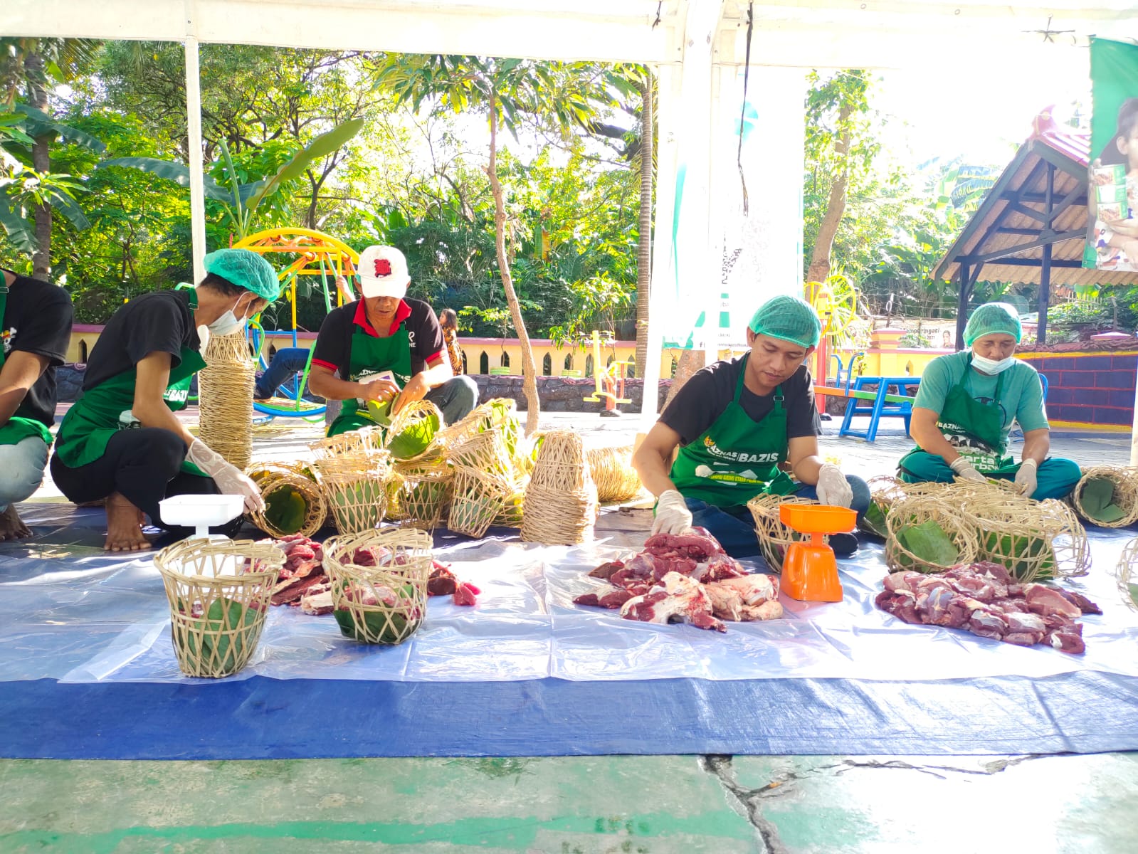 PT Avrist Assurance menyerahkan dua ekor sapi kurban kepada Baznas (Bazis) Provinsi DKI Jakarta sebagai wujud tanggung jawab sosial.