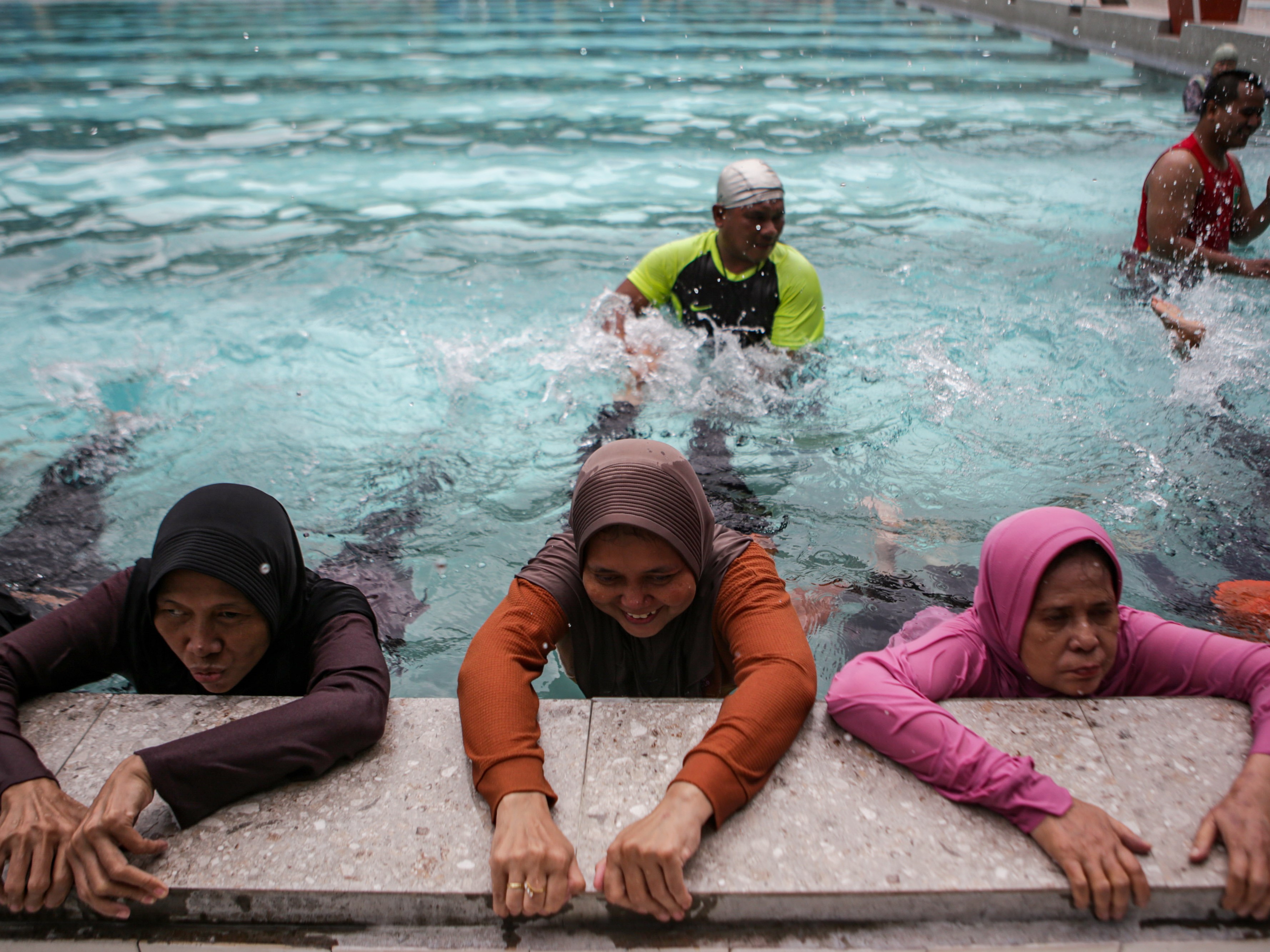 Puskesmas Kecamatan Gambir mengadakan Gelato berupa pelatihan berenang kepada penderita diabetes dan hipertensi.