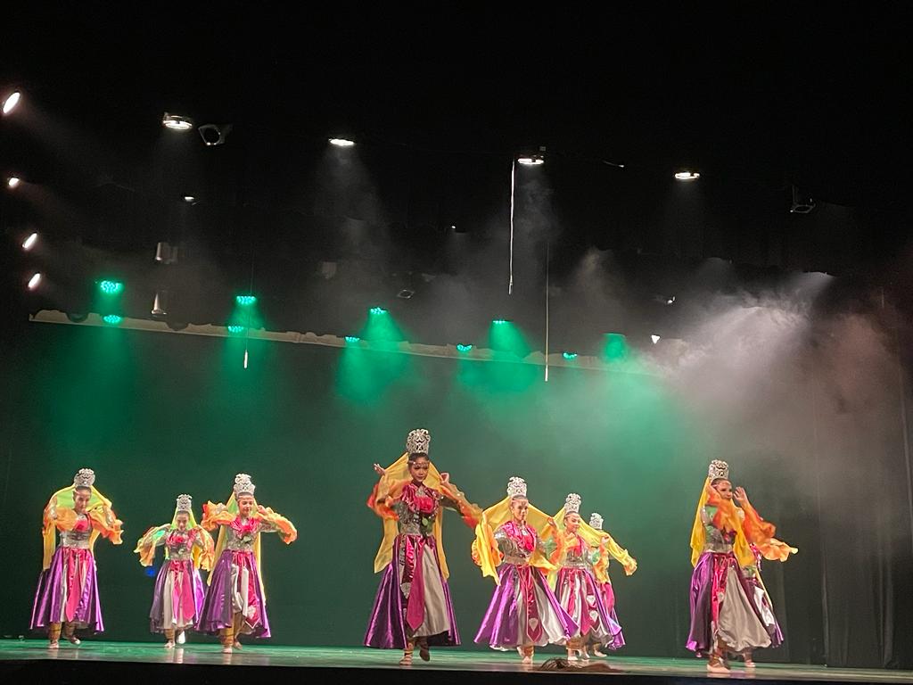 tari Kelayaban, salah satu tarian yang dipentaskan padfa “Gala Aksi SBK” di Gedung Gedung Kesenian Jakarta, Sabtu (115/7) malam.