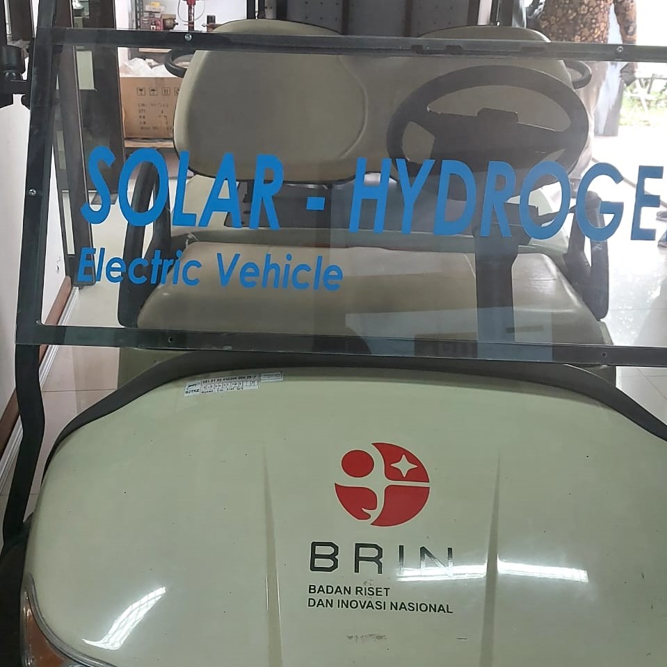 Prototipe hydrogen fuel cell electric vehicle (FCEV) yang dibuat BRIN.