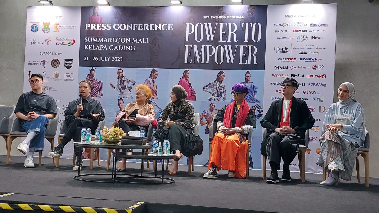 Citra Tenun Indonesia (CTI) kembali menyelenggarakan peragaan busana dengan tema Jalinan Lungsi Pakan di JF3 2023