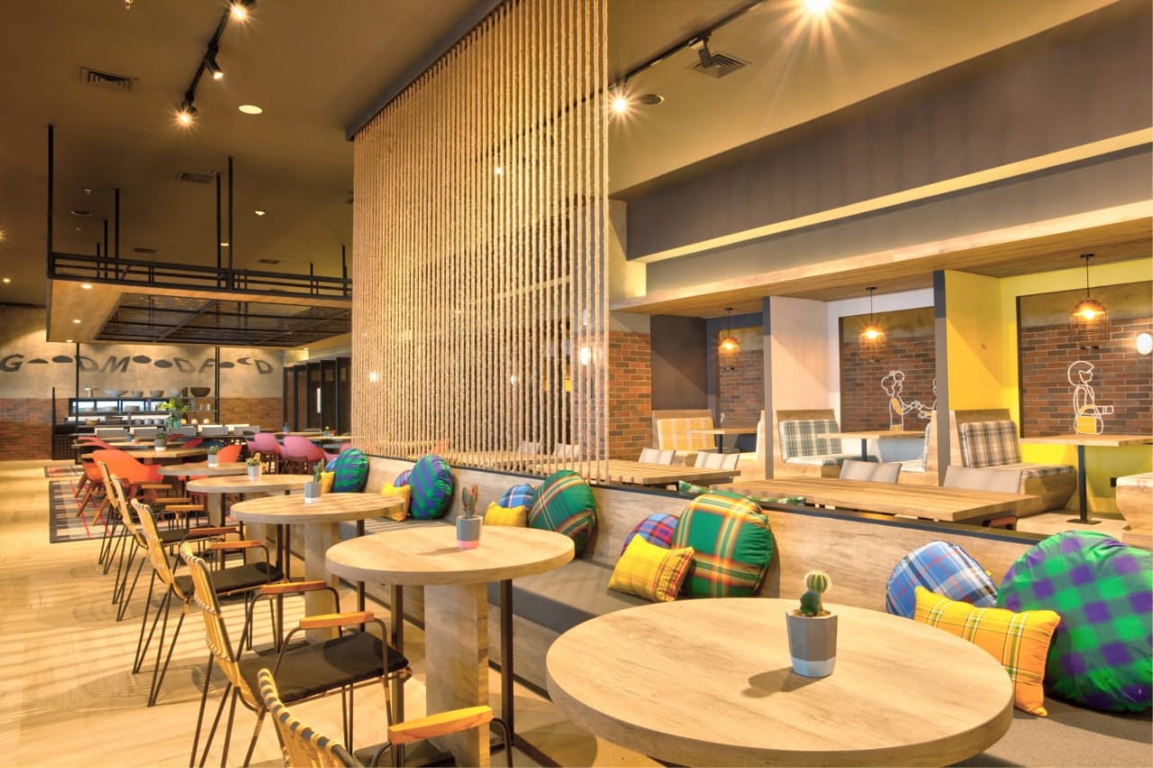 Salah satu ruangan untuk bersantai di Rooms Inc Hotel Semarang.